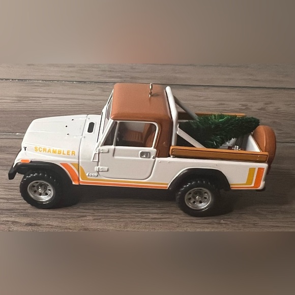 Hallmark New 2019 “1982 Jeep CJ-8 Scrambler”Christmas Ornament 25th series - Picture 6 of 10